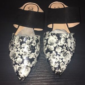 Flash Sale! New Flower & Black Flats